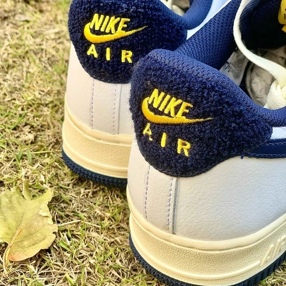 Nike Air Force 1 LV8 - Picture 3 of 6